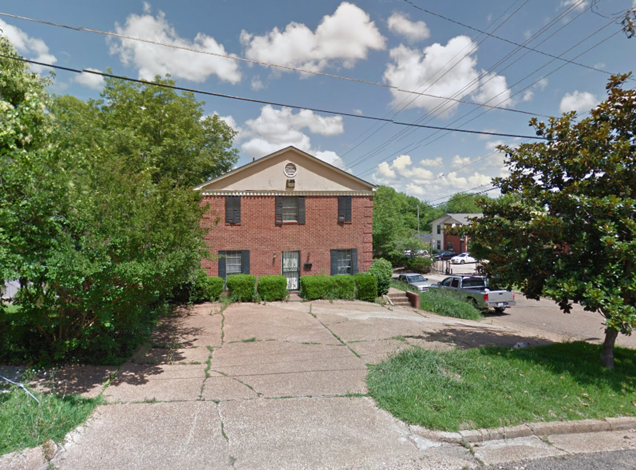 900 Whitworth St - Photo 2 of 5