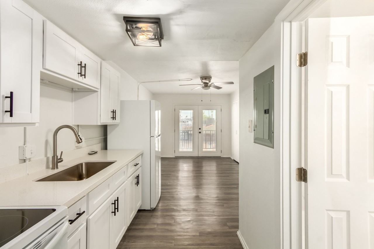 3319 North 32nd St - Photo 5 of 14