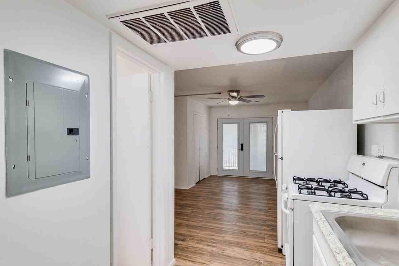 3319 North 32nd Street - Photo 3 of 4