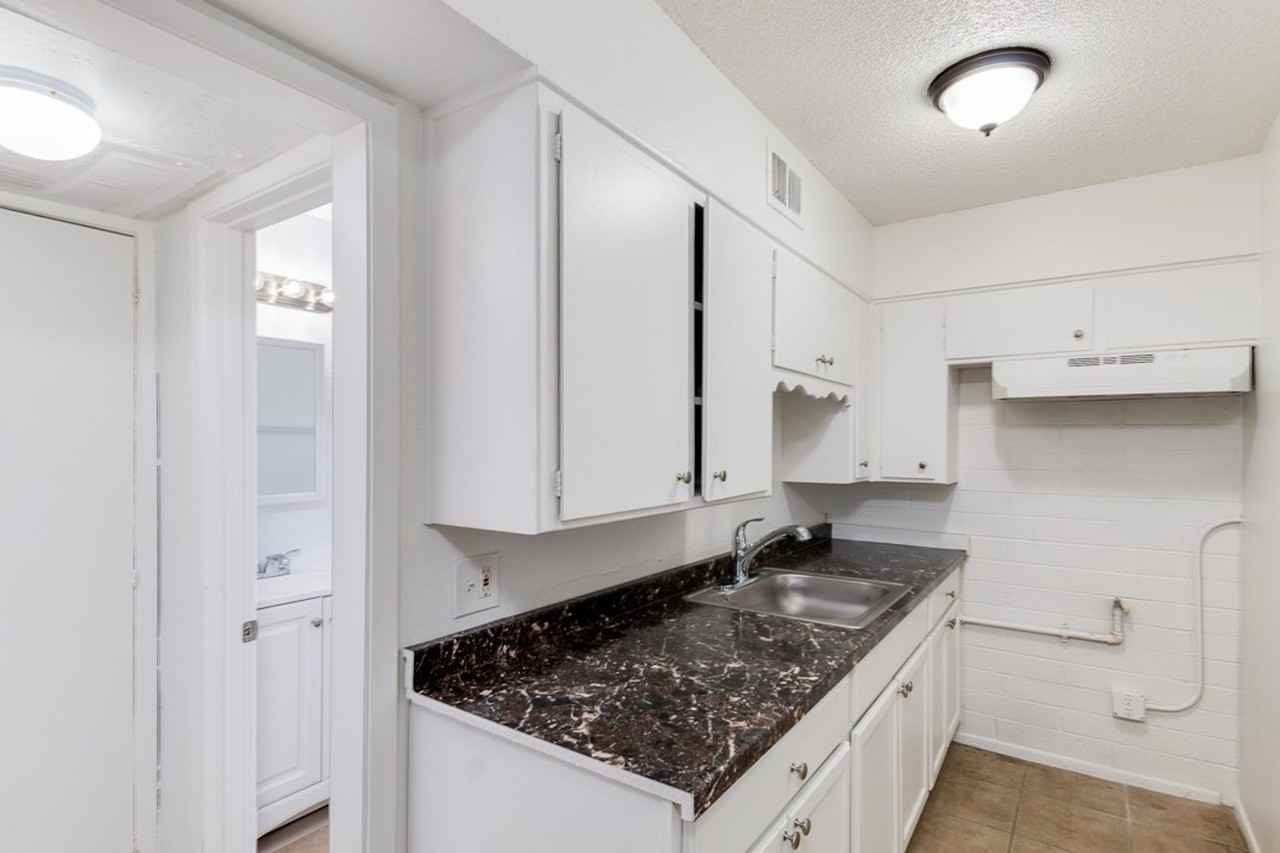 3319 North 32nd Street - Photo 5 of 14
