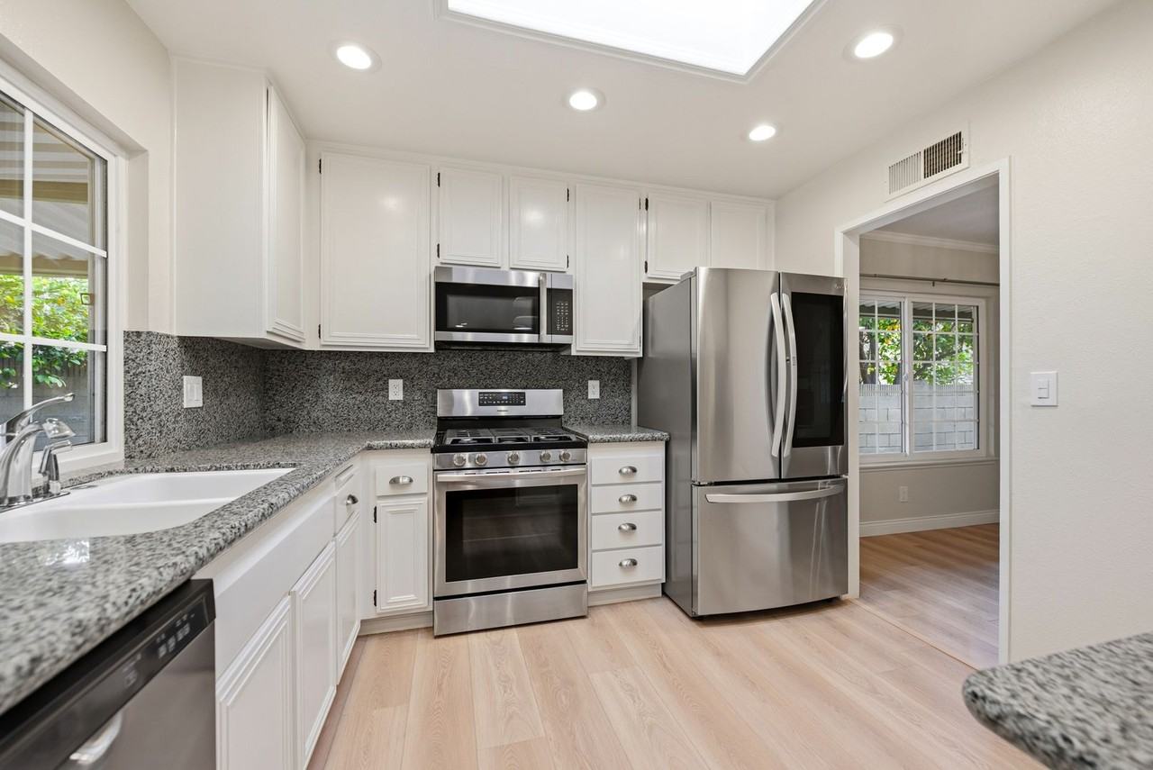 1724 Eagle Peak Ave - Photo 3 of 40