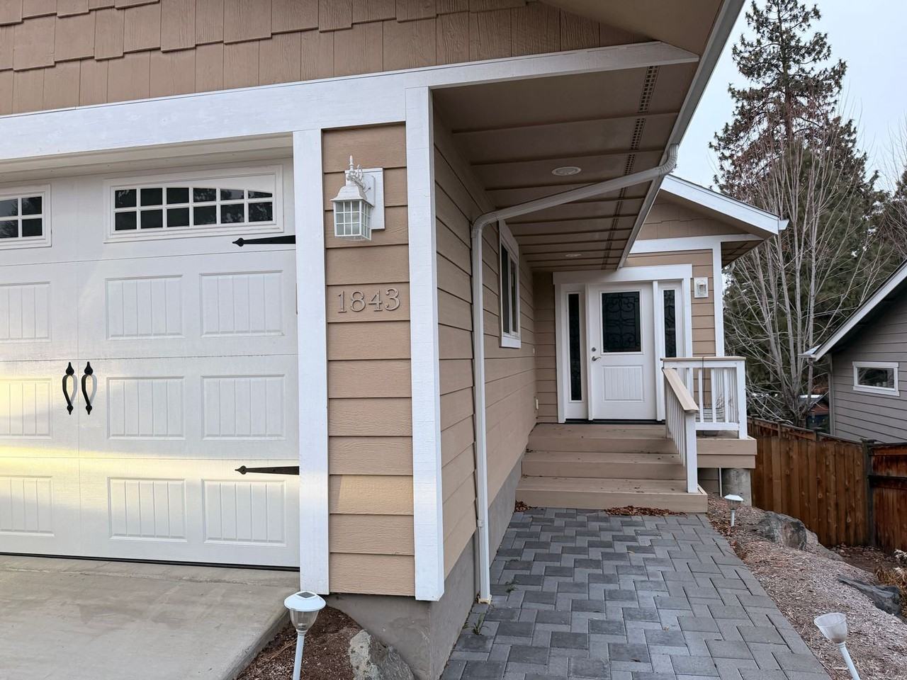 1843 Ne Ellamae Pl - Photo 3 of 32