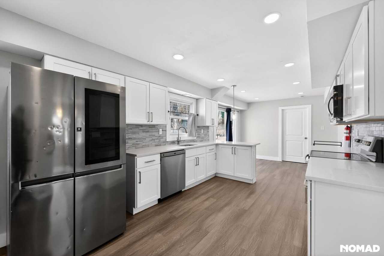 10 Evergreen Ct - Photo 3 of 32