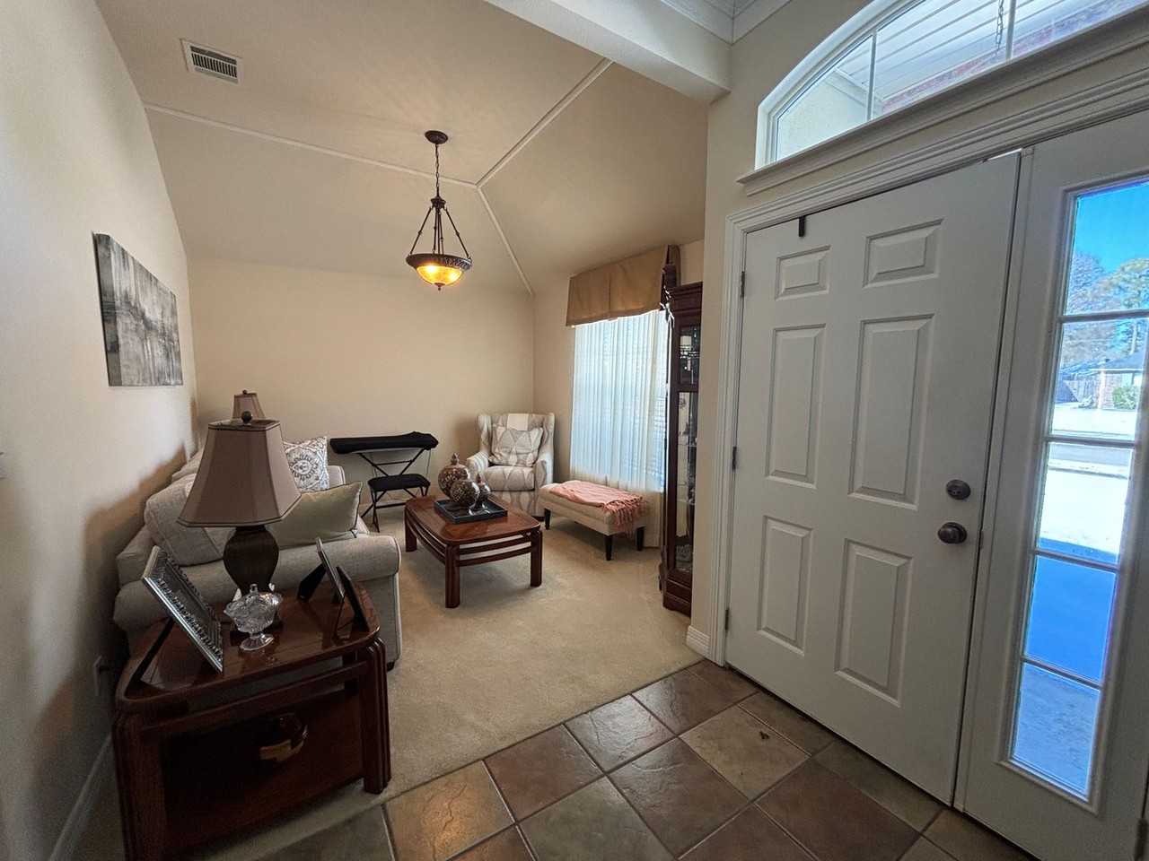 215 Avondale Ln - Photo 2 of 18