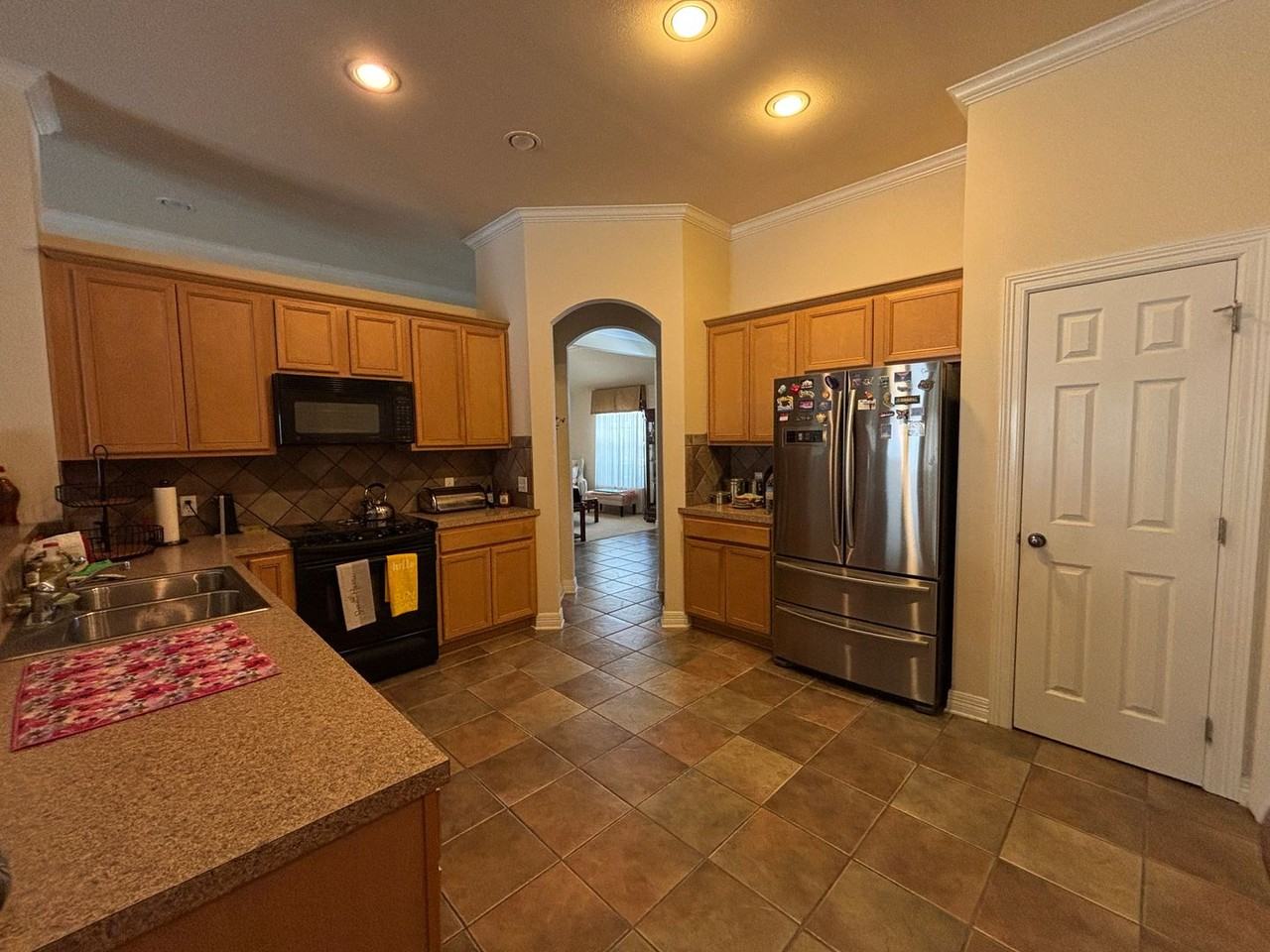 215 Avondale Ln - Photo 4 of 18