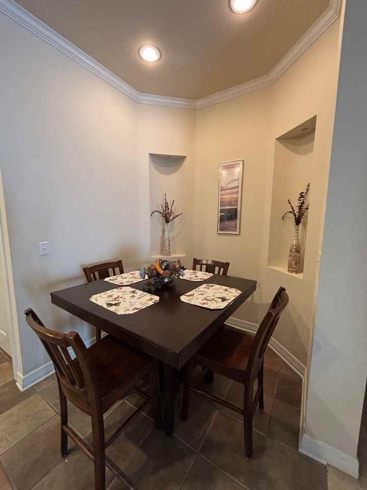 215 Avondale Ln - Photo 5 of 18