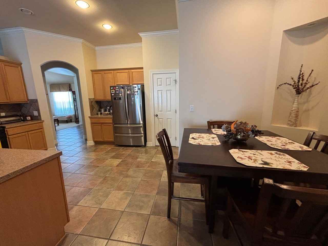 215 Avondale Ln - Photo 6 of 18