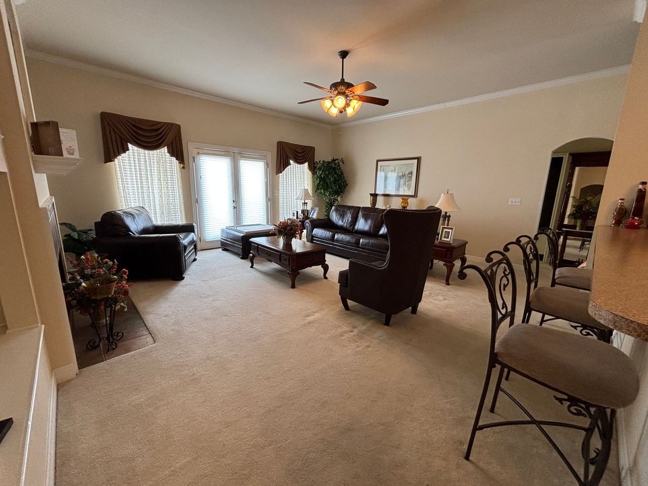 215 Avondale Ln - Photo 7 of 18