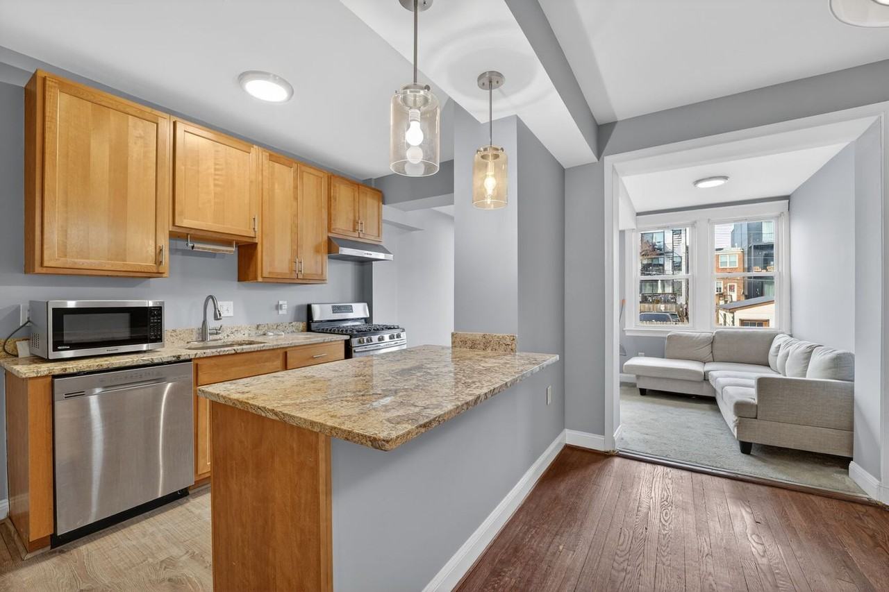 632 Franklin St Ne - Photo 2 of 19