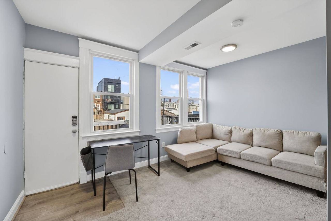 632 Franklin St Ne - Photo 5 of 19