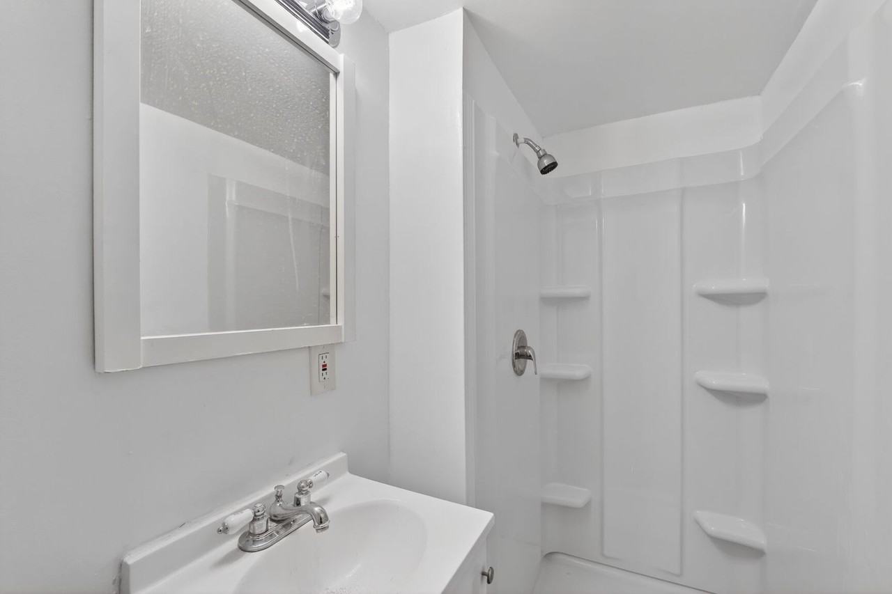 632 Franklin St Ne - Photo 7 of 19