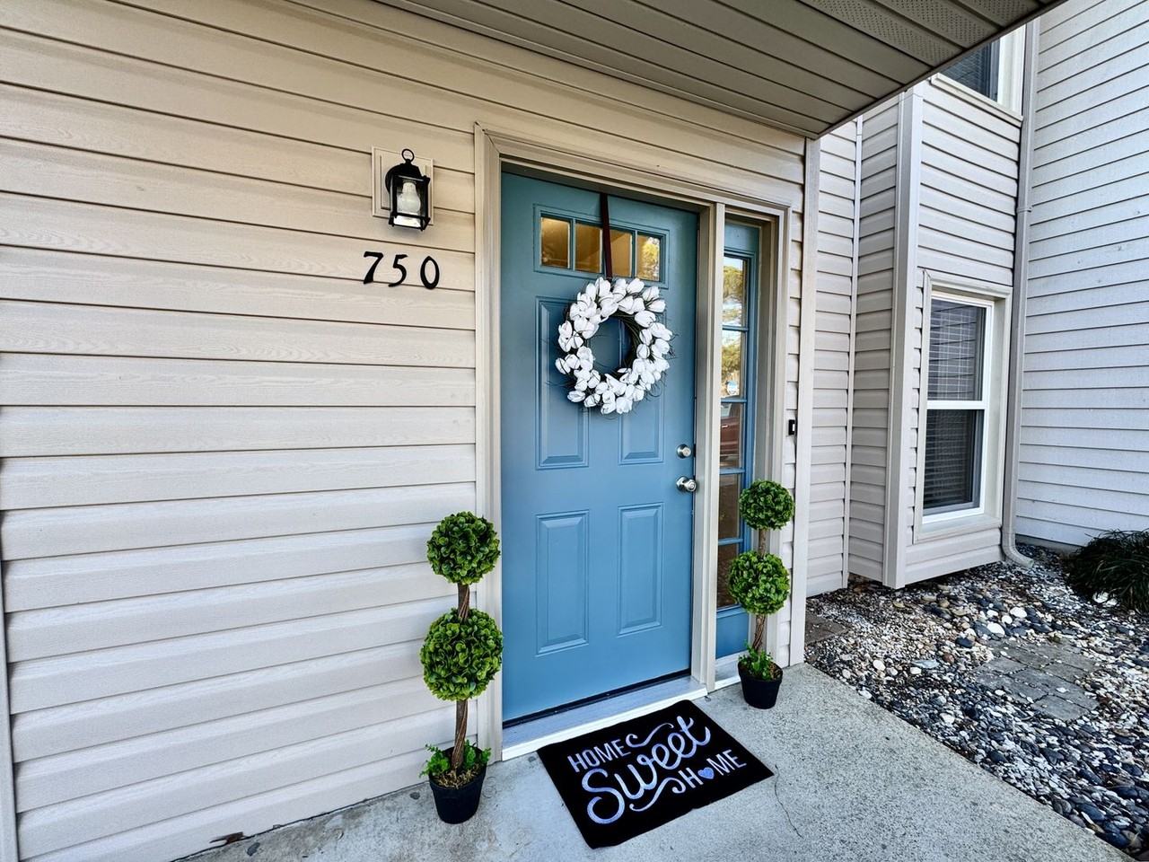 750 S Lake Cir - Photo 3 of 33