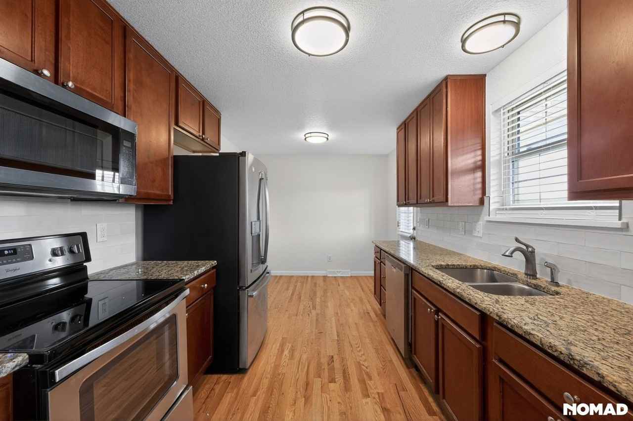 406 S Uvalda St - Photo 2 of 20