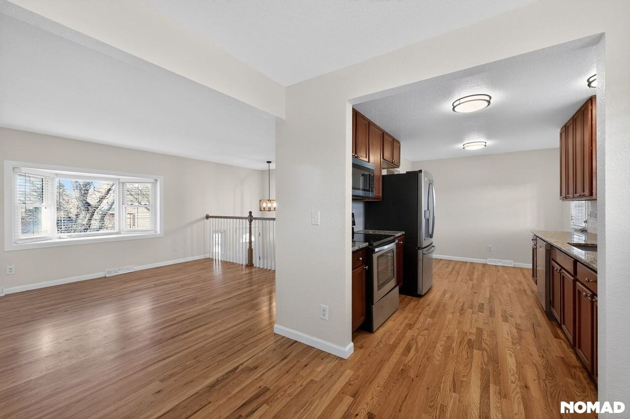 406 S Uvalda St - Photo 3 of 20