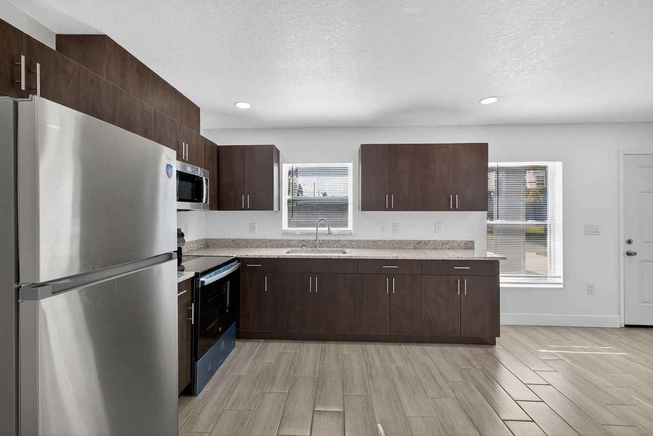 4151 Oakfield Ave - Photo 7 of 24