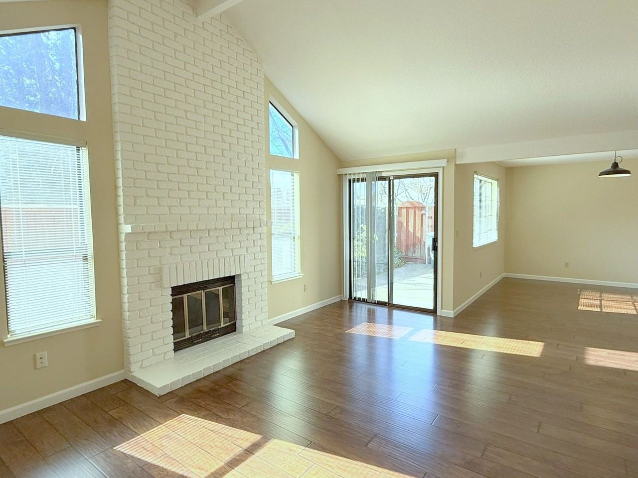 1105 Tiffany Ln - Photo 4 of 29