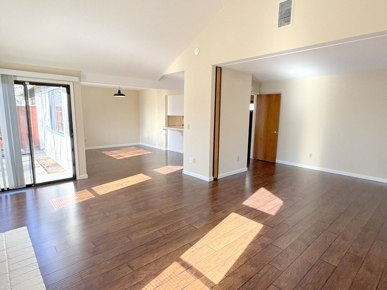 1105 Tiffany Ln - Photo 5 of 29