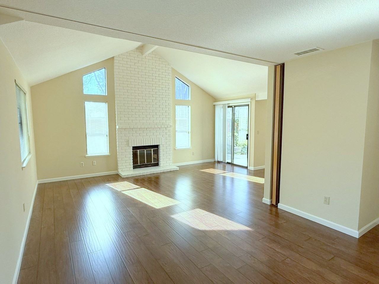 1105 Tiffany Ln - Photo 7 of 29