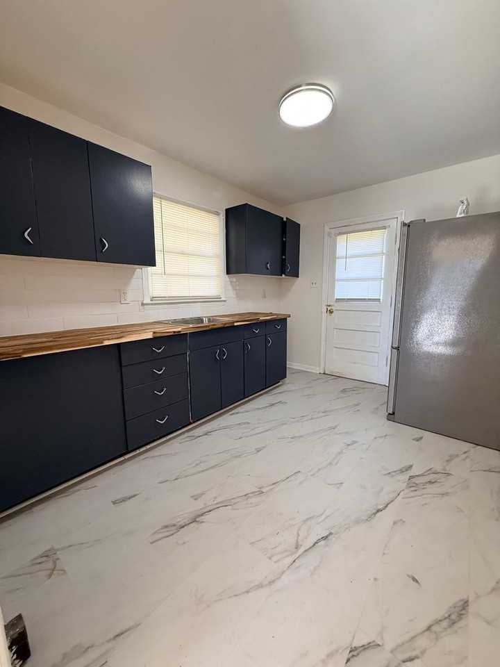 1817 Texas Ct - Photo 5 of 11