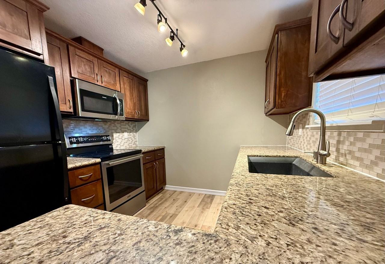 15571 Se Patricia Ct - Photo 3 of 21