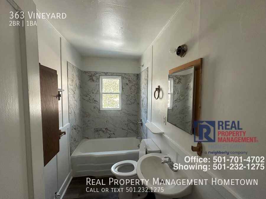 363 Vineyard St - Photo 7 of 9