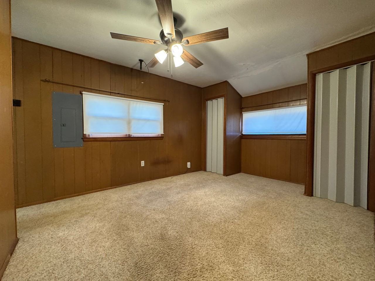 2729 N Delaware Ave - Photo 4 of 10