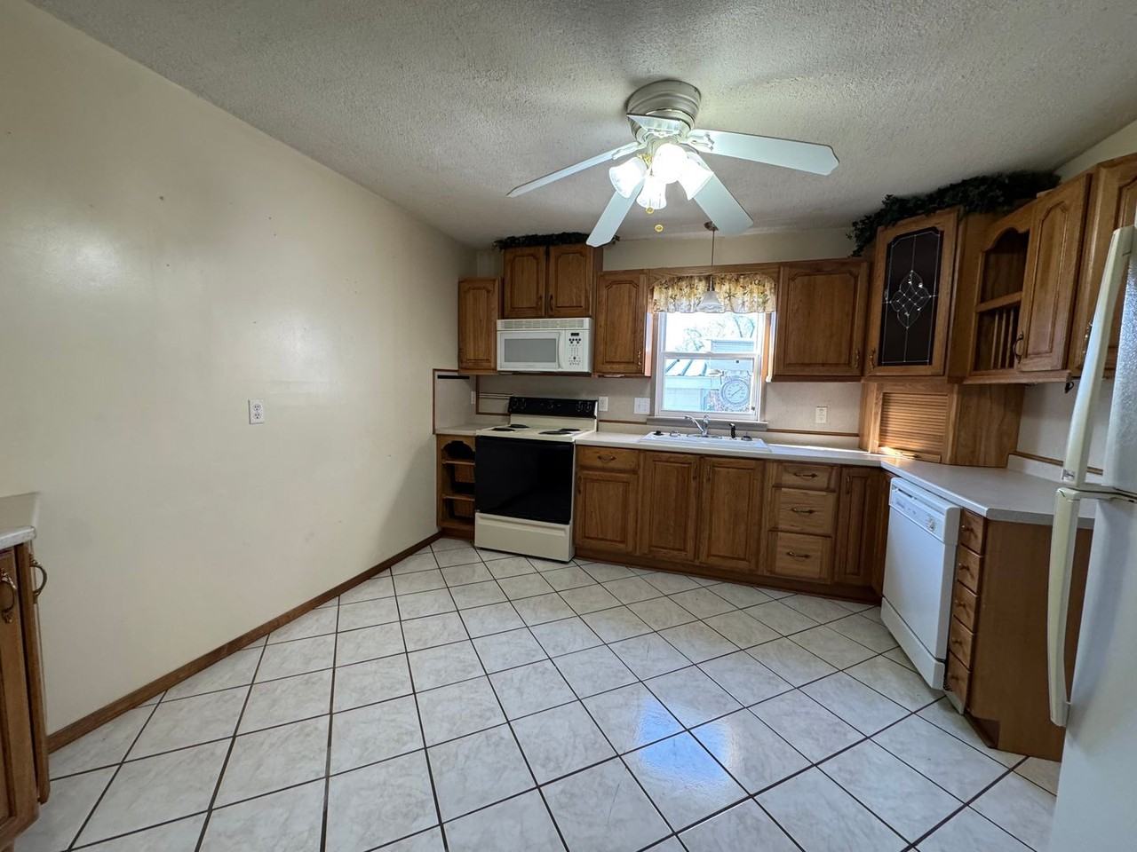 2729 N Delaware Ave - Photo 6 of 10