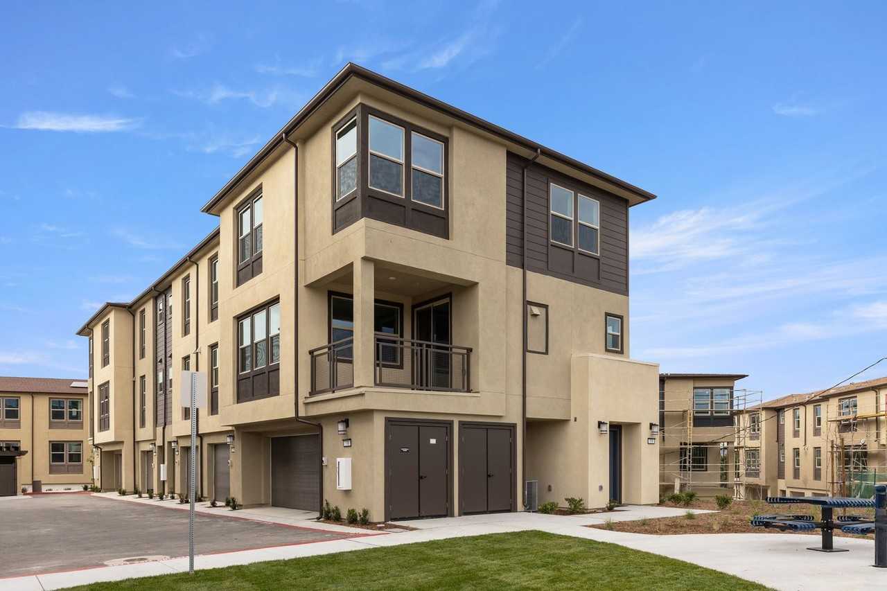 338 Summer Breeze Way - Photo 2 of 49