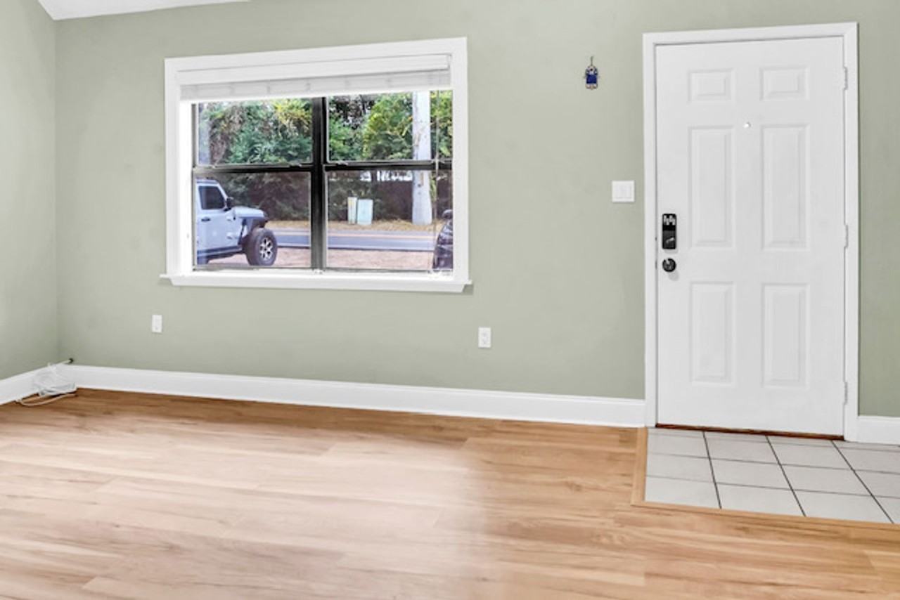 310 Cedar Ave N #E - Photo 2 of 21