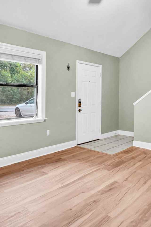 310 Cedar Ave N #E - Photo 4 of 21