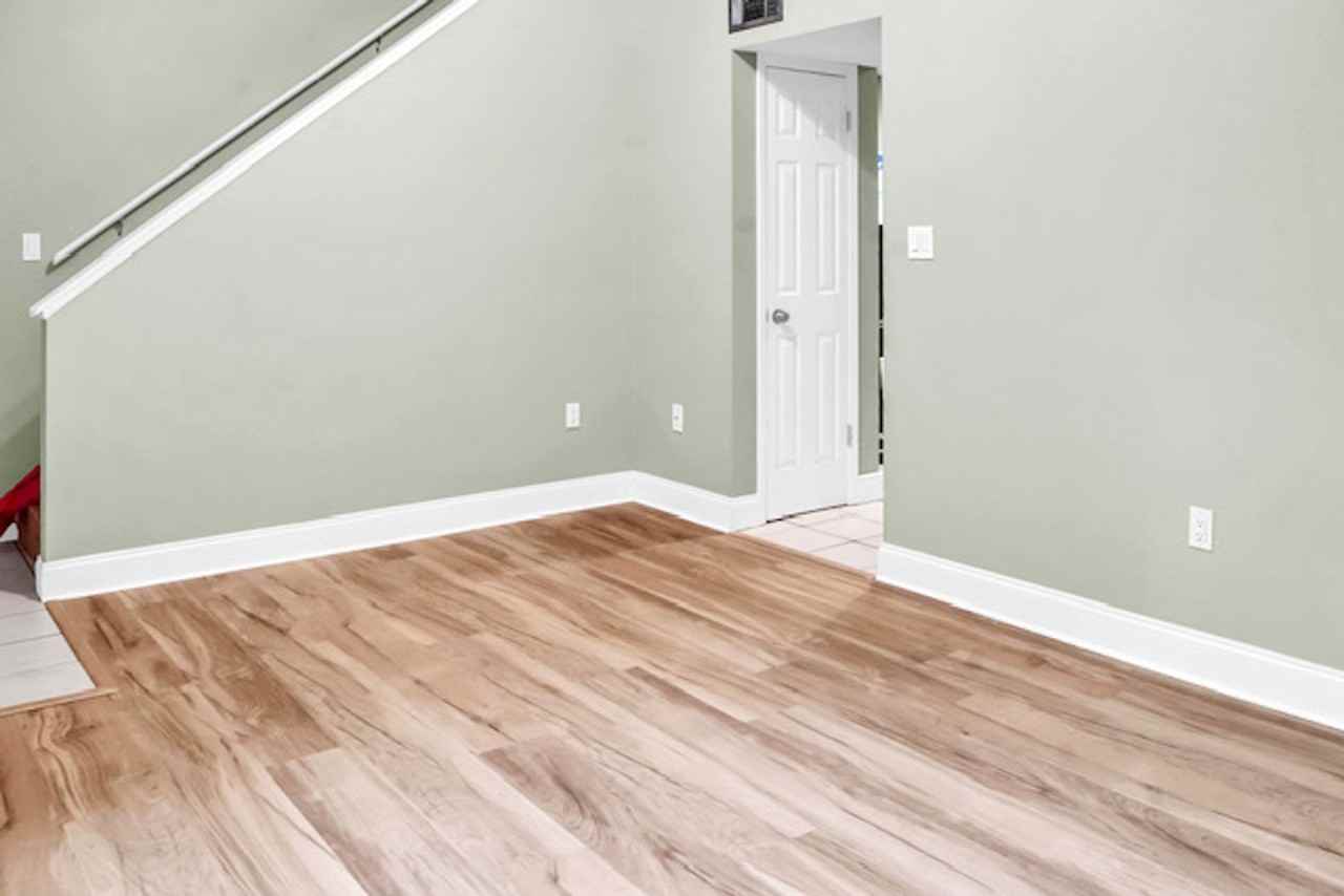 310 Cedar Ave N #E - Photo 6 of 21