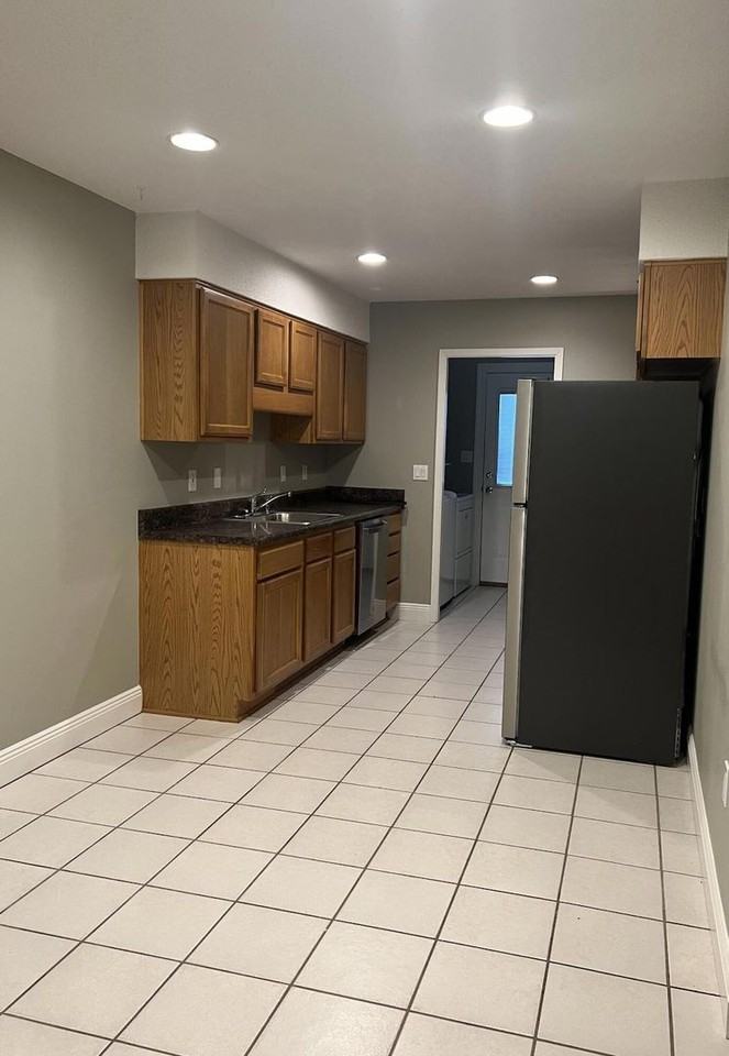 310 Cedar Ave N #E - Photo 7 of 21