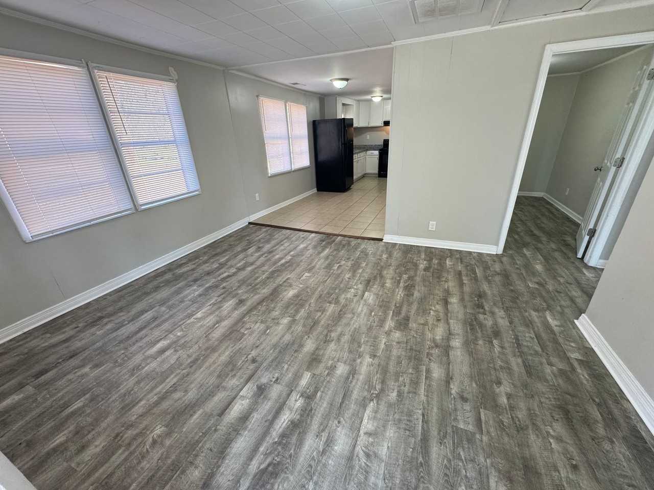 153 2nd St Se - Photo 4 of 6