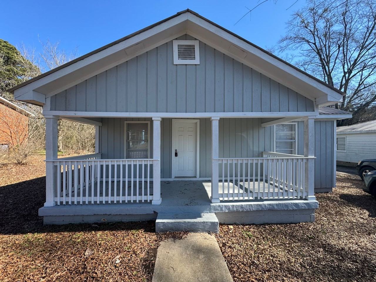 153 2nd St Se - Photo 5 of 6