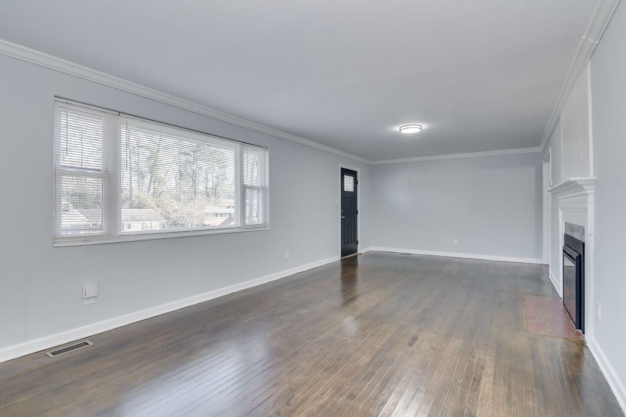 1929 Robin Rd - Photo 7 of 33