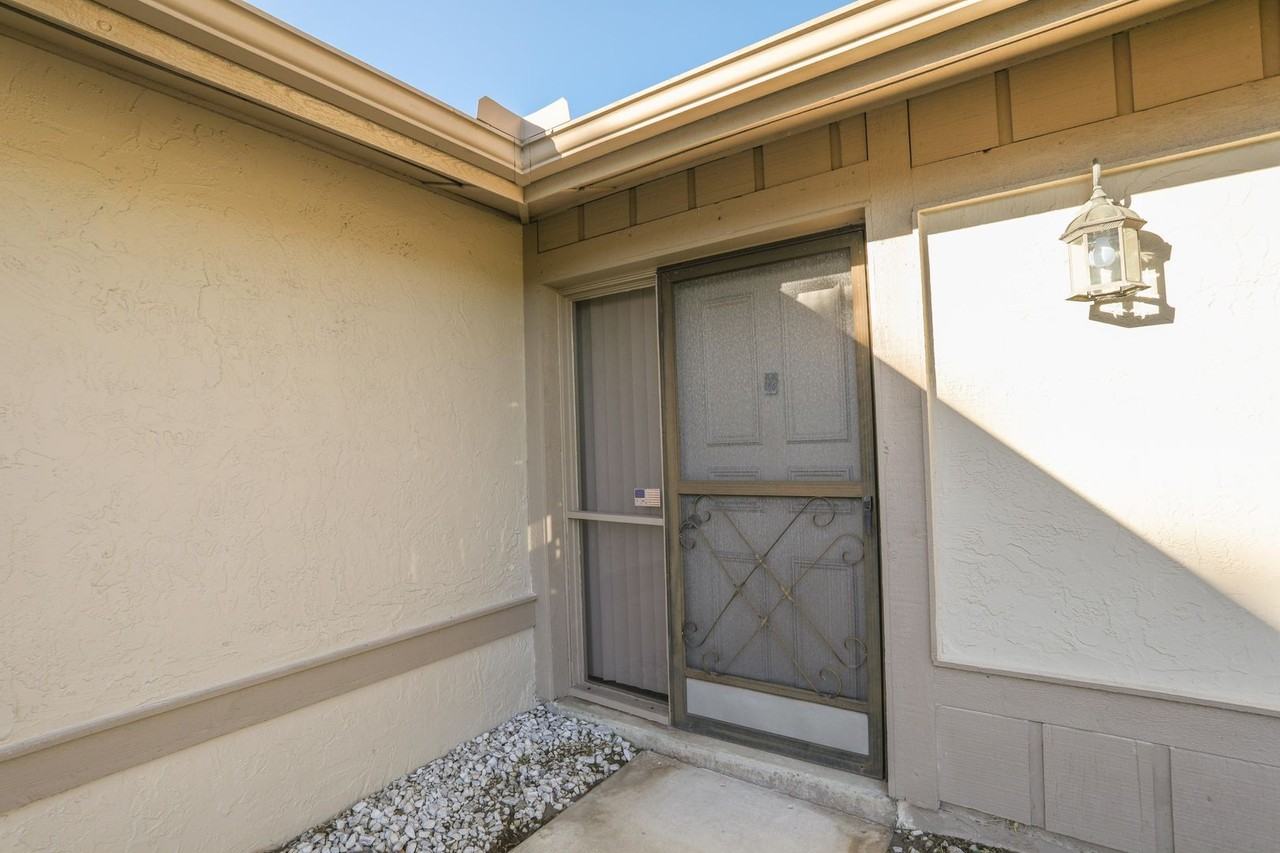 5005 Ledgewood Way - Photo 3 of 22