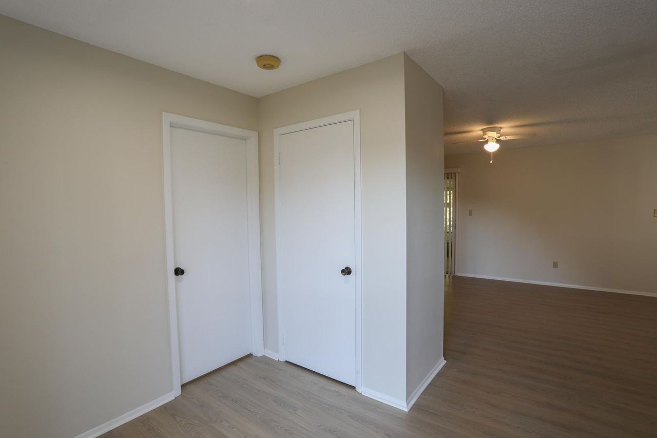 5005 Ledgewood Way - Photo 4 of 22