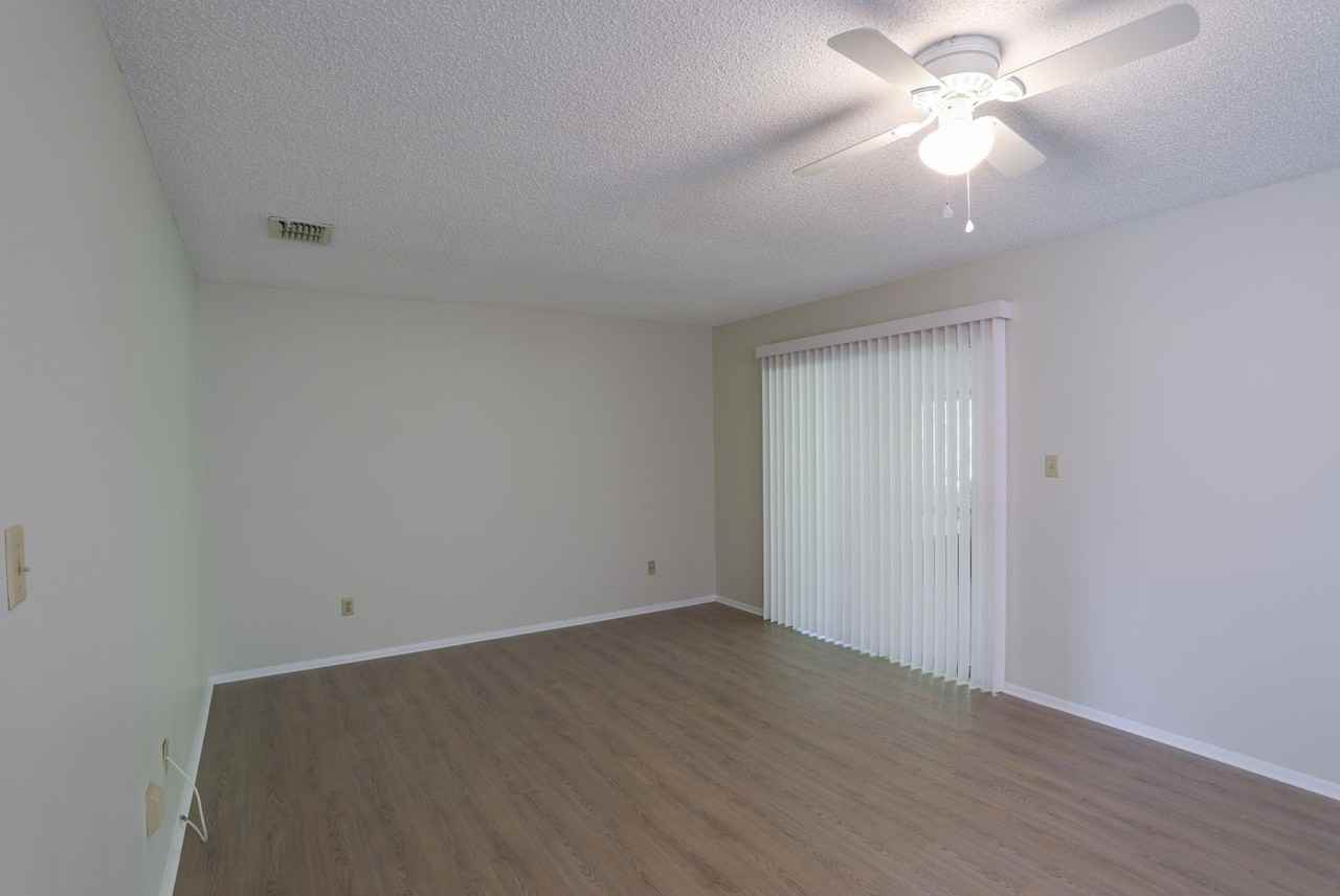 5005 Ledgewood Way - Photo 6 of 22