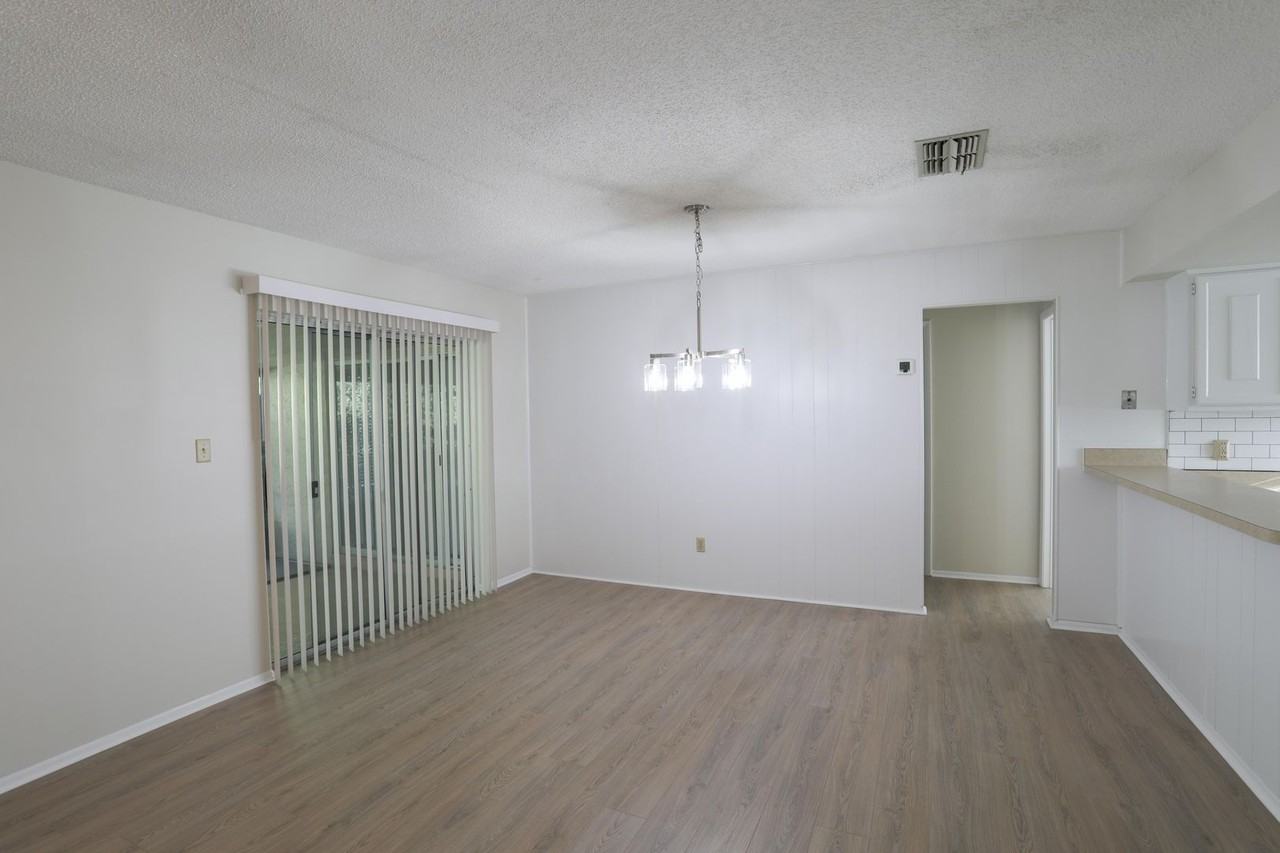 5005 Ledgewood Way - Photo 7 of 22