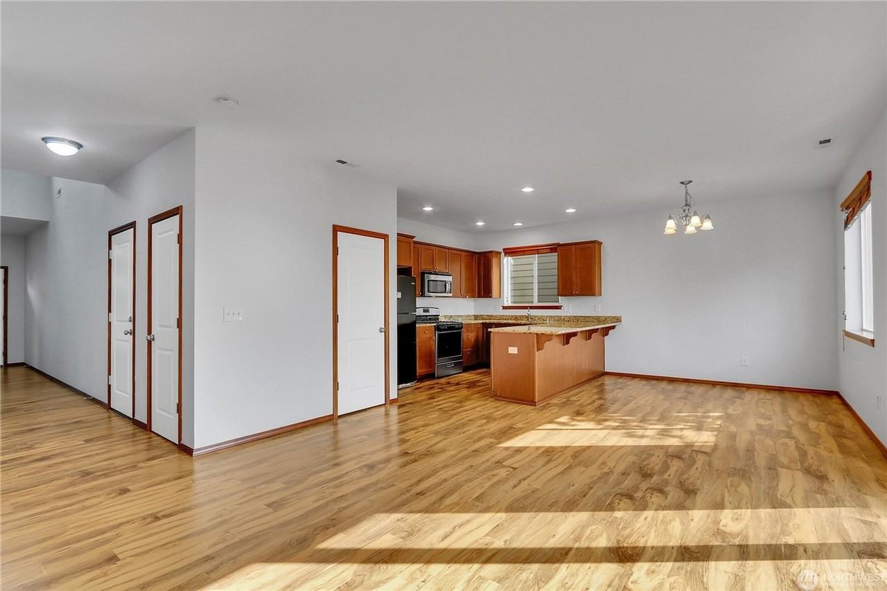 302 Avenue J #3 - Photo 6 of 19