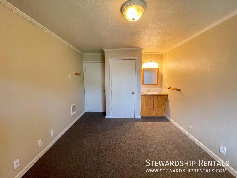 1827 Harris St #216 - Photo 7 of 13