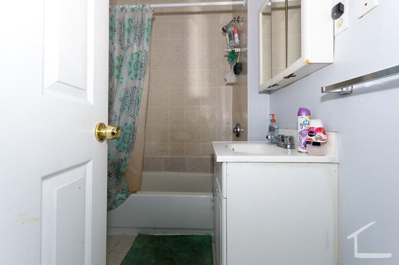 160 Hillside St - Photo 7 of 8