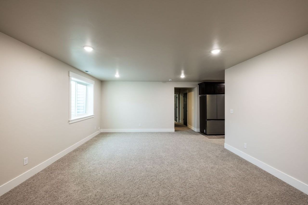 715 Pine Ridge Ln - Photo 6 of 26