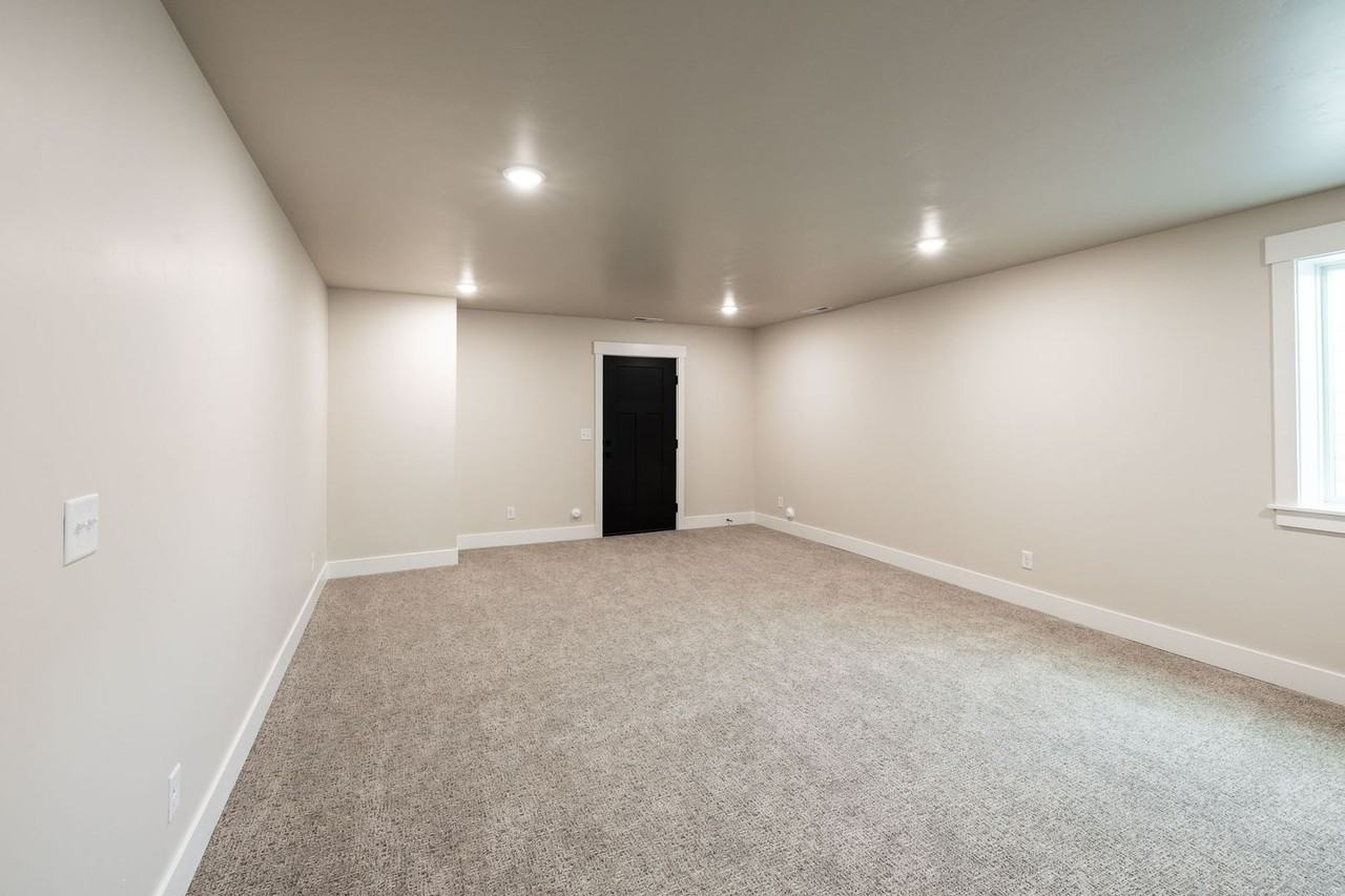 715 Pine Ridge Ln - Photo 7 of 26