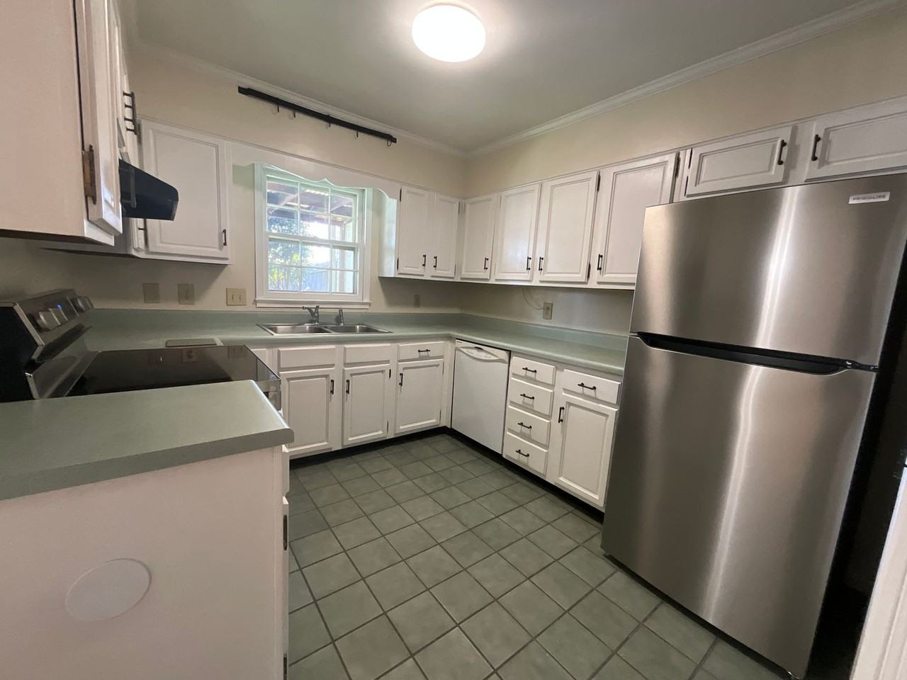 3202 Regents Park Ln Unit E - Photo 3 of 19