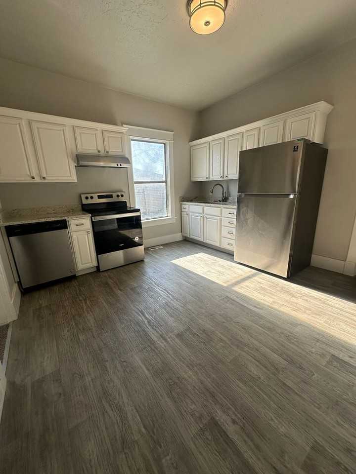 3835 Adams Ave - Photo 3 of 27