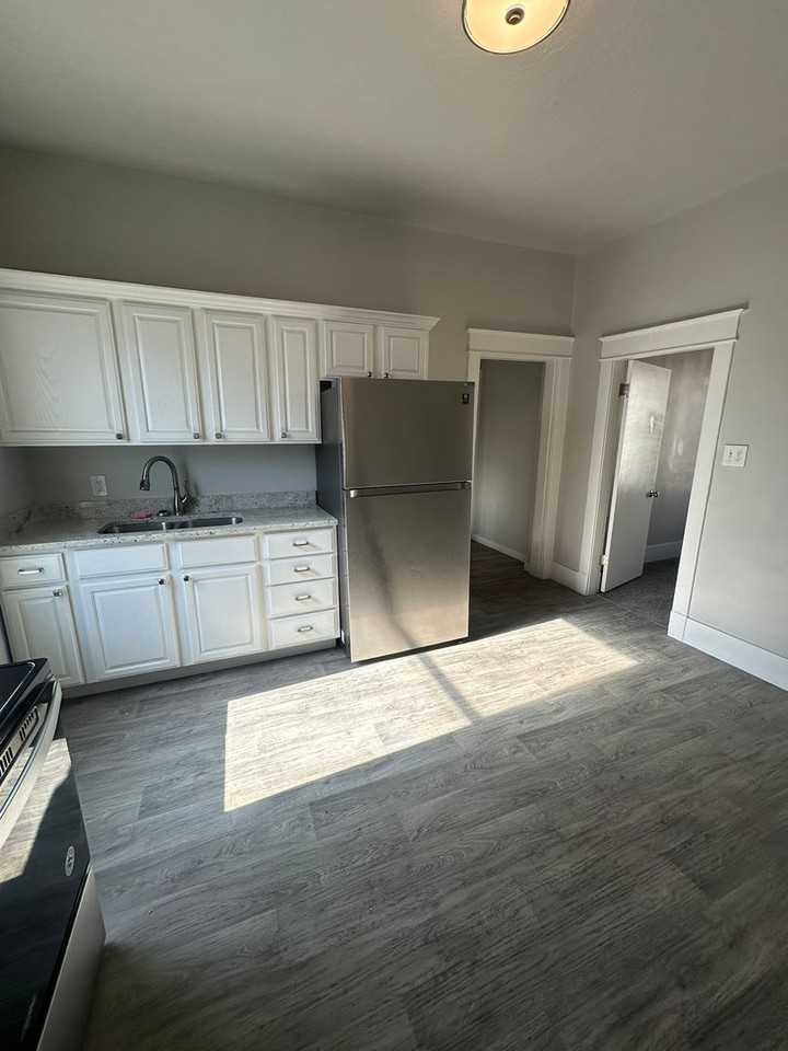 3835 Adams Ave - Photo 4 of 27