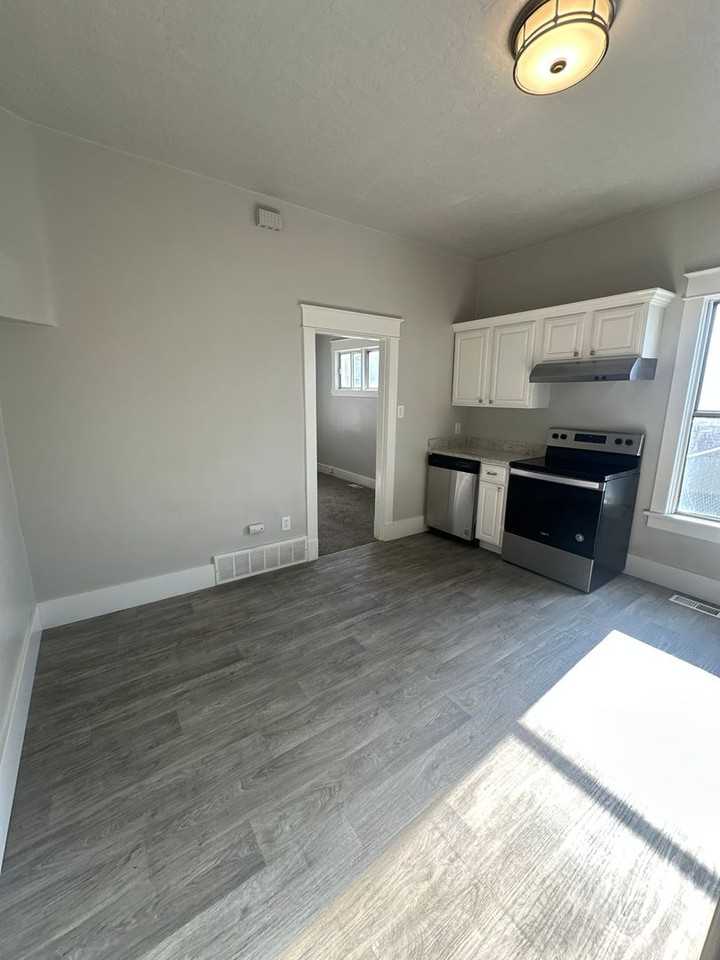 3835 Adams Ave - Photo 5 of 27