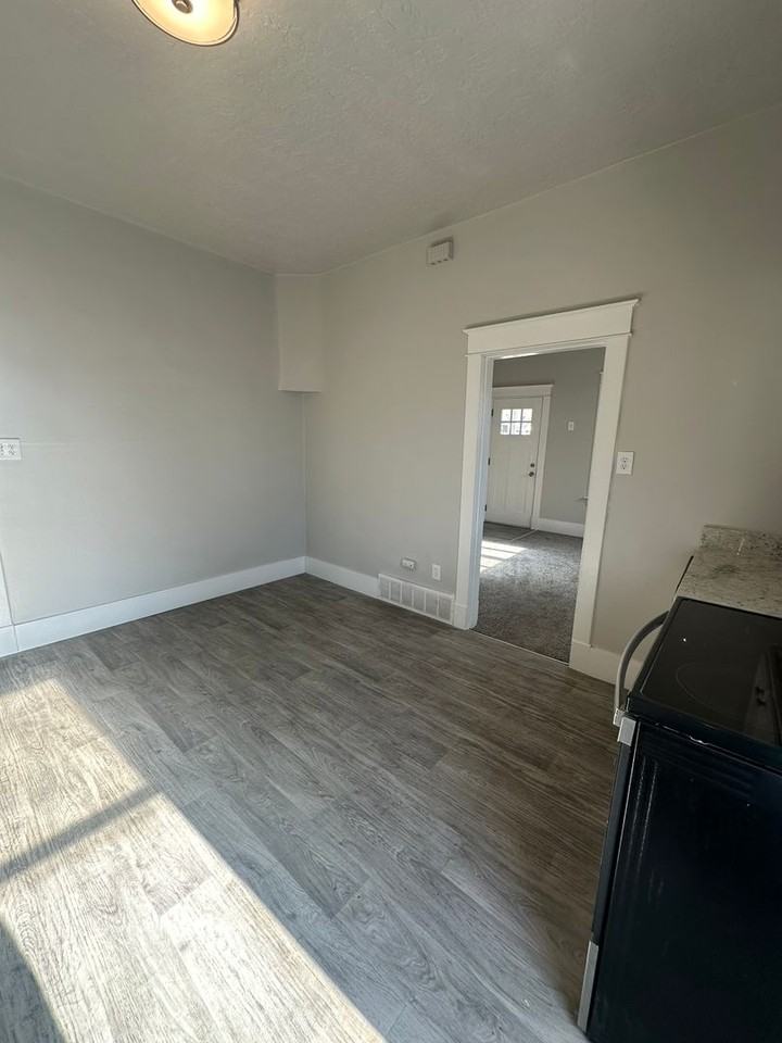 3835 Adams Ave - Photo 6 of 27