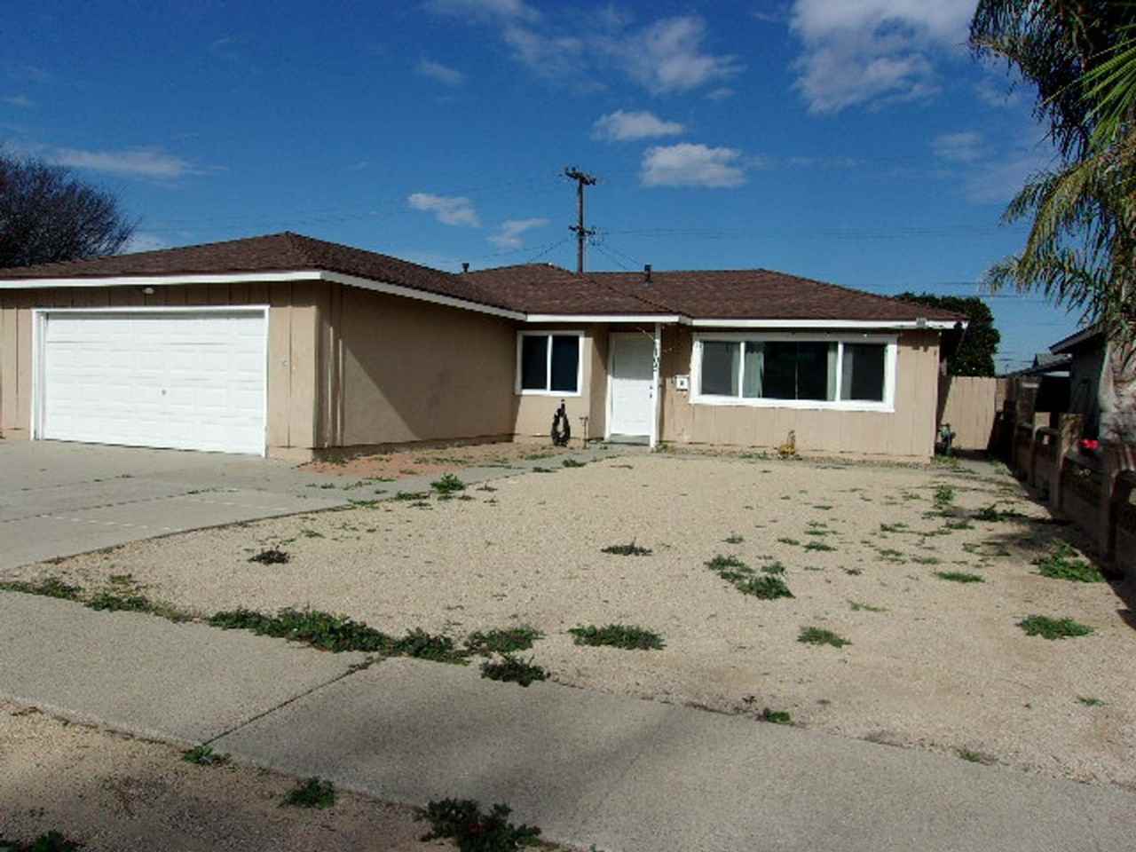 1105 E Lemon Ave - Photo 3 of 12